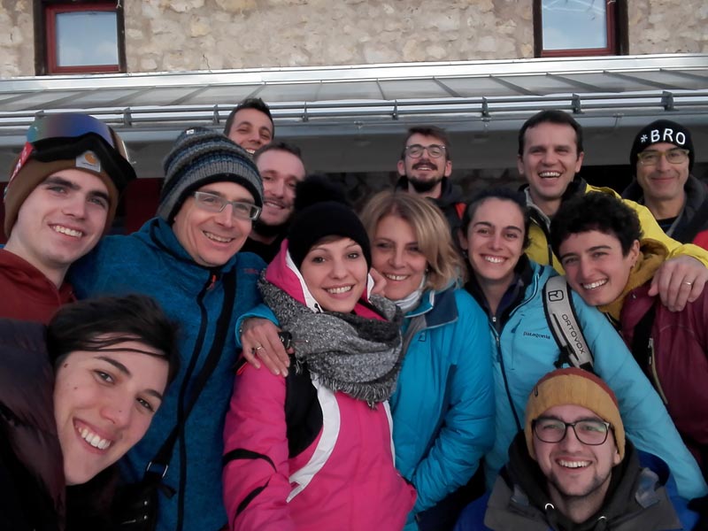 A day on the snow on the Altopiano del Lavarone (TN) turns into an opportunity to spend time with colleagues, to do sports, have eat good food, to take fresh air and why not, even a glass of wine.